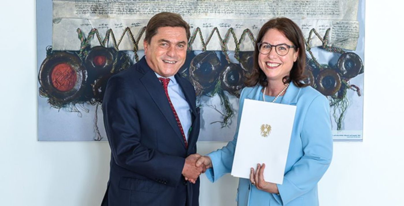 Übergabe des Ernennungsdekrets