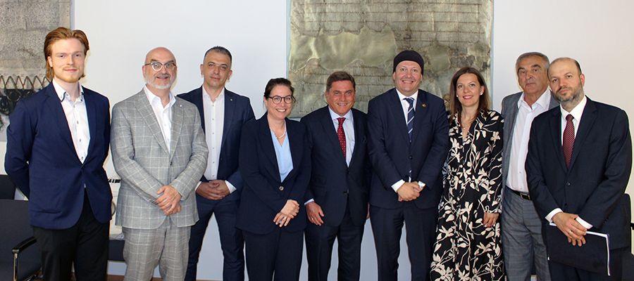 Gruppenfoto Rückgabe der Archivalien nach Montenegro 