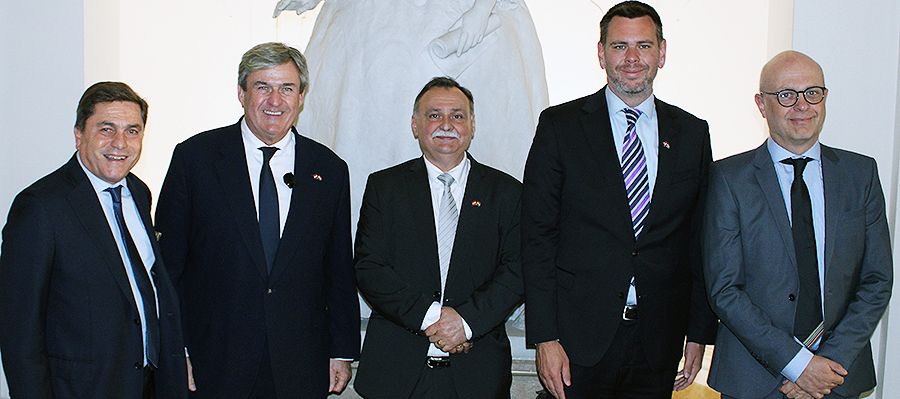 Besuch von ungarischen Ministern im Staatsarchiv.