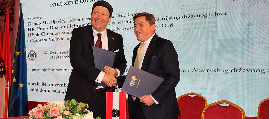 Danilo Mrvaljević und Helmut Wohnout bei der Unterzeichnung