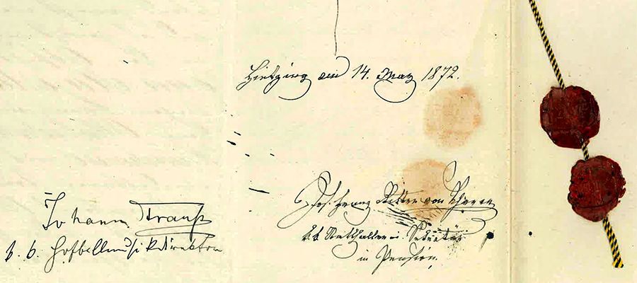 Am 14. März 1872 richtete der pensionierte k.k. Statthaltereisekretär Johann Franz Ritter von Scherer ein Gesuch an Kaiser Franz Joseph I., in dem er die Übertragung seines Adelsprädikates und Wappens an seinen Adoptivsohn, den Hofball-Musikdirektor Johann Strauss, erbat. 